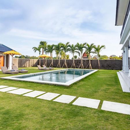 Villa Besakih 5Br, 5 Mins To Beach - Canggu Exteriör bild